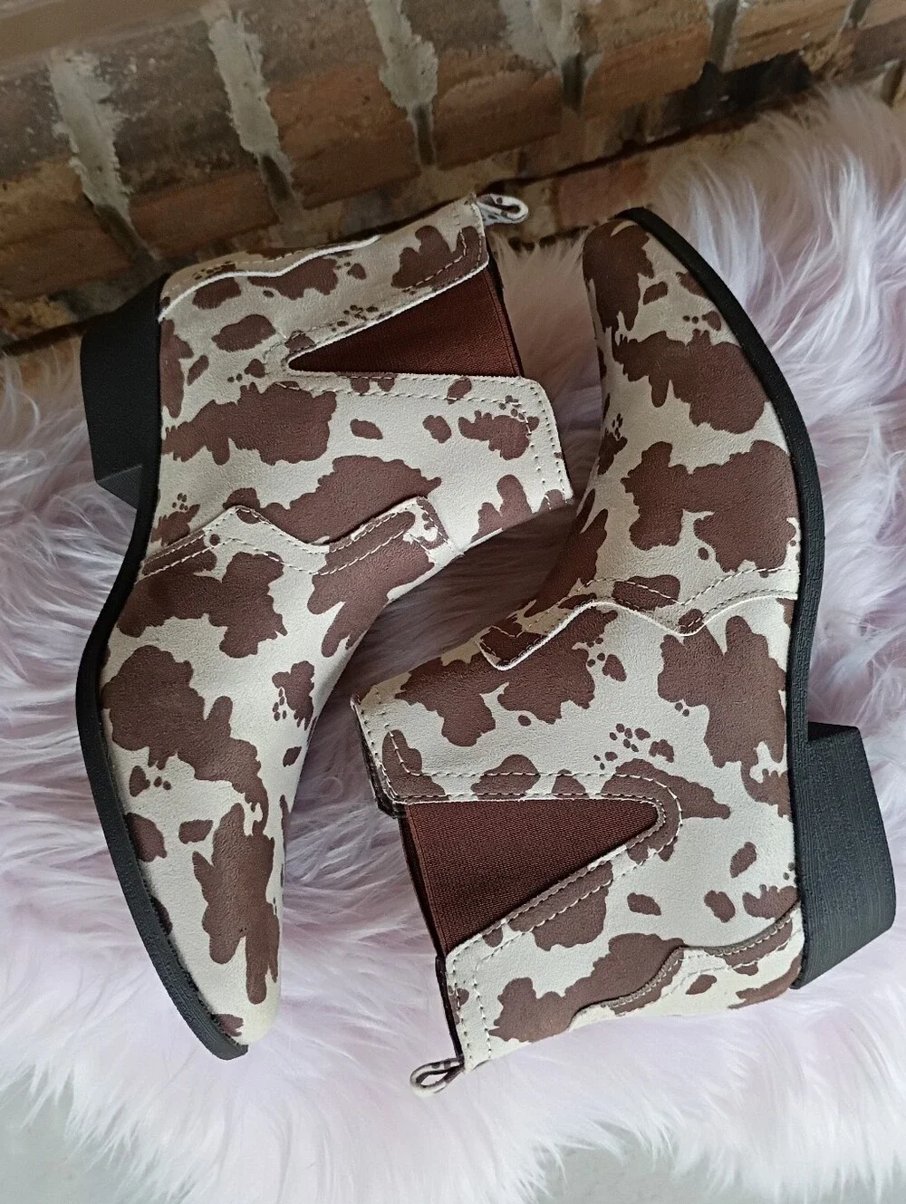 NWOT Arizona Jean Company Memory Foam Cow Print Brown Cream Booties Ankle Boots